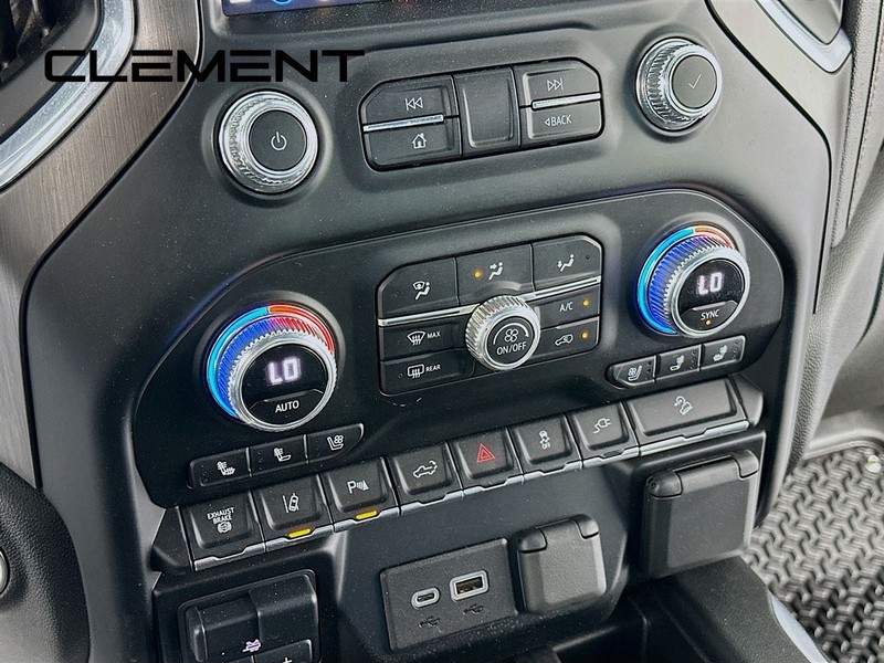 GMC Sierra 3500HD Vehicle Full-screen Gallery Image 22