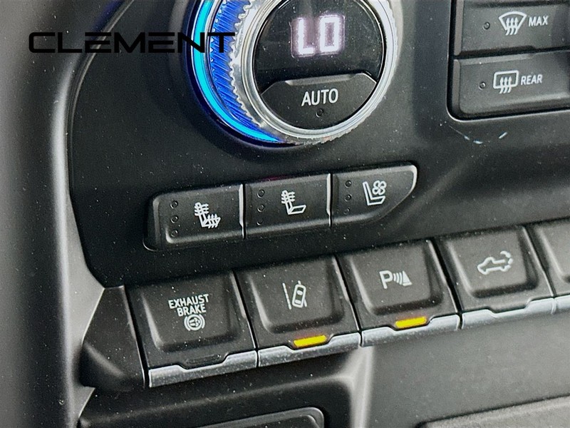 GMC Sierra 3500HD Vehicle Full-screen Gallery Image 23