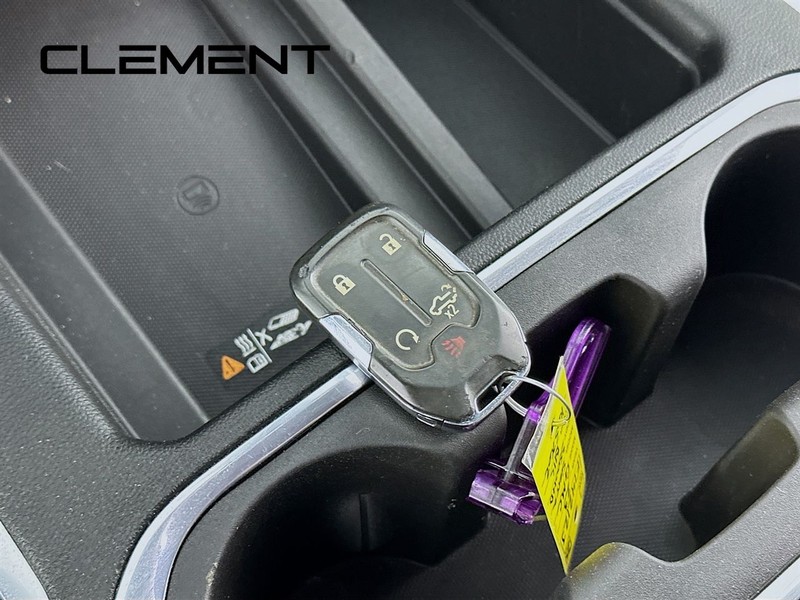 GMC Sierra 3500HD Vehicle Full-screen Gallery Image 24