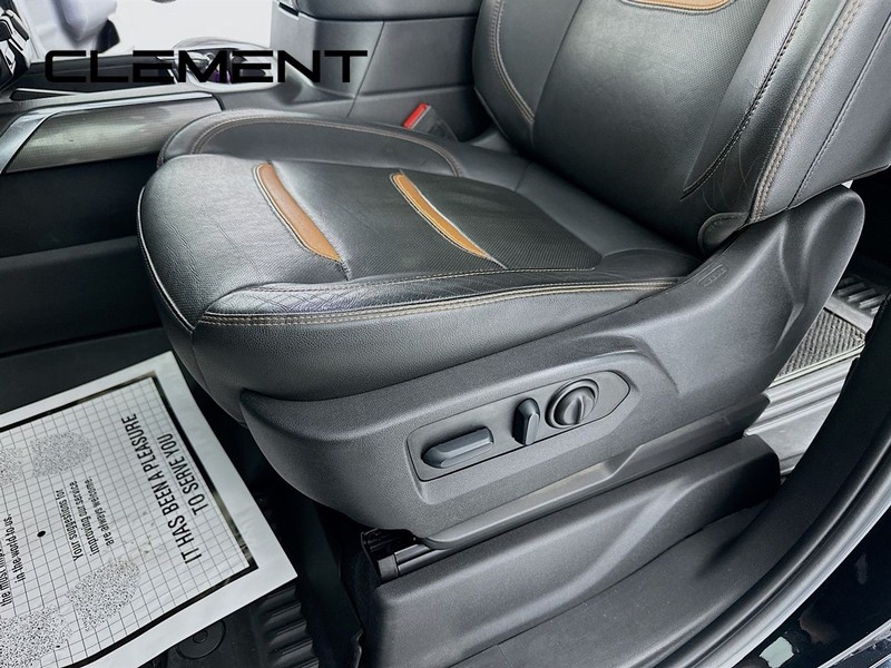 GMC Sierra 3500HD Vehicle Full-screen Gallery Image 30