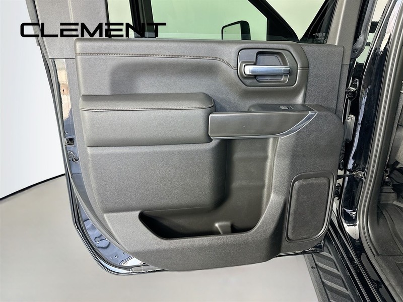 GMC Sierra 3500HD Vehicle Full-screen Gallery Image 32