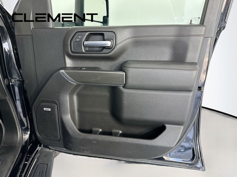 GMC Sierra 3500HD Vehicle Full-screen Gallery Image 36