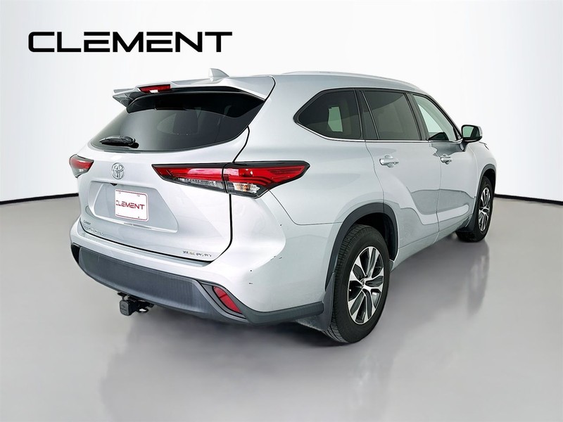 Toyota Highlander Vehicle Full-screen Gallery Image 7