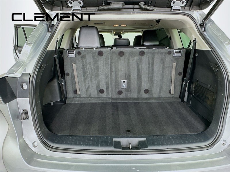 Toyota Highlander Vehicle Full-screen Gallery Image 11