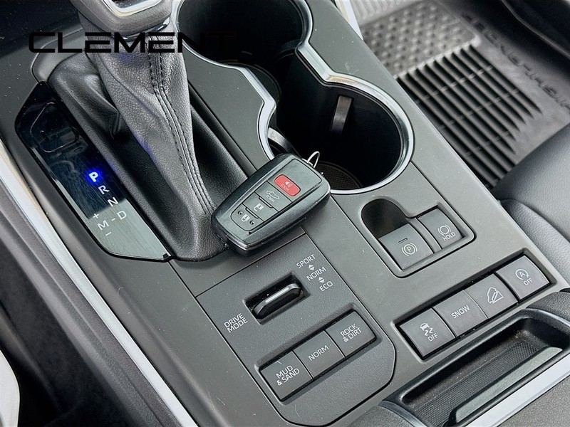 Toyota Highlander Vehicle Full-screen Gallery Image 24