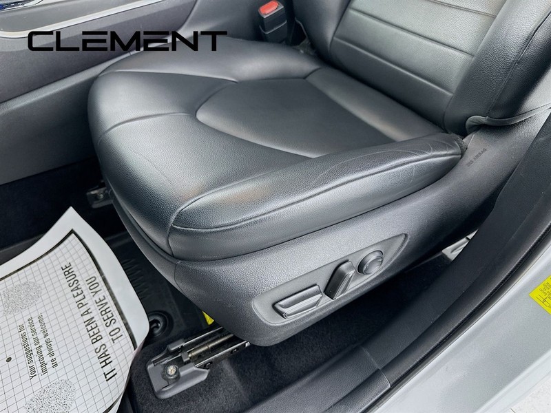 Toyota Highlander Vehicle Full-screen Gallery Image 29