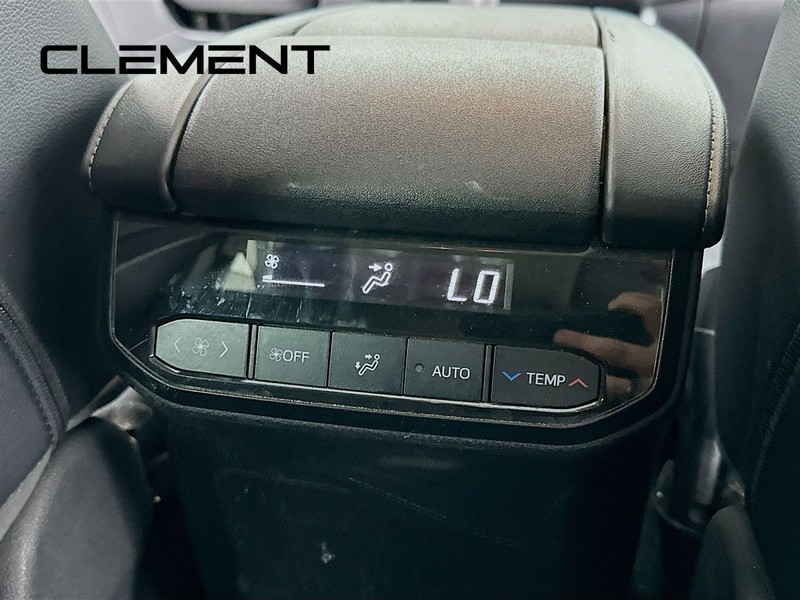 Toyota Highlander Vehicle Full-screen Gallery Image 33