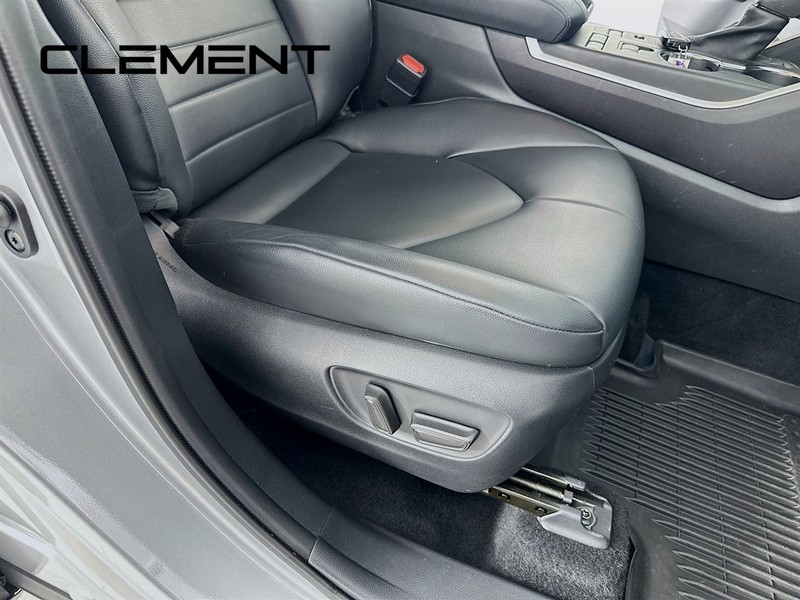 Toyota Highlander Vehicle Full-screen Gallery Image 34