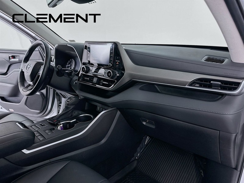 Toyota Highlander Vehicle Full-screen Gallery Image 35