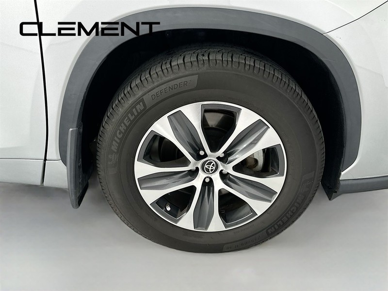Toyota Highlander Vehicle Full-screen Gallery Image 37