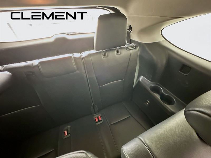 Toyota Highlander Vehicle Full-screen Gallery Image 38