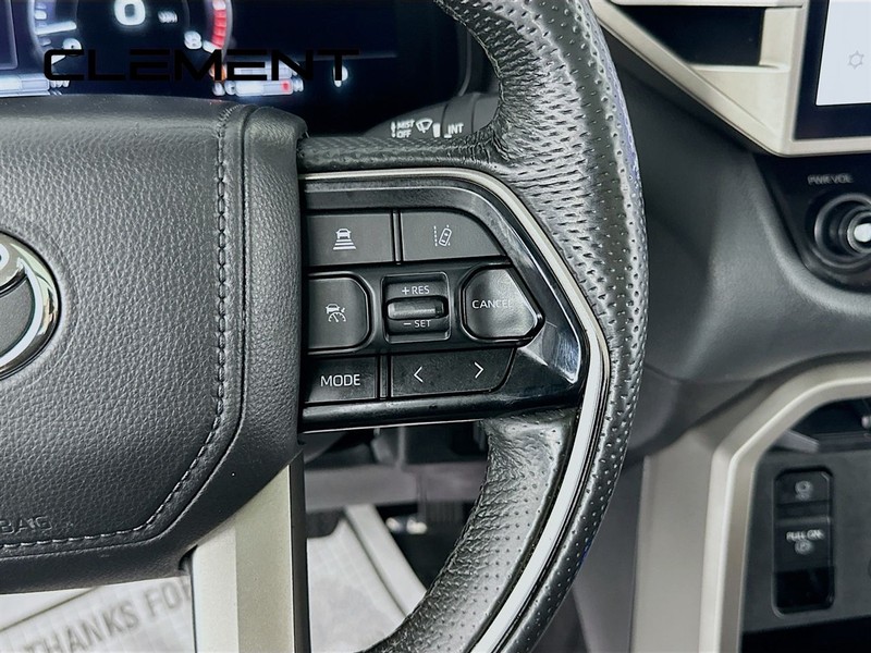 Toyota Tundra 4WD Vehicle Full-screen Gallery Image 17
