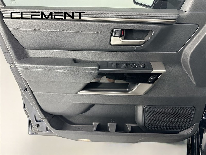 Toyota Tundra 4WD Vehicle Full-screen Gallery Image 28