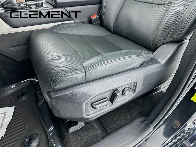Toyota Tundra 4WD Vehicle Full-screen Gallery Image 29