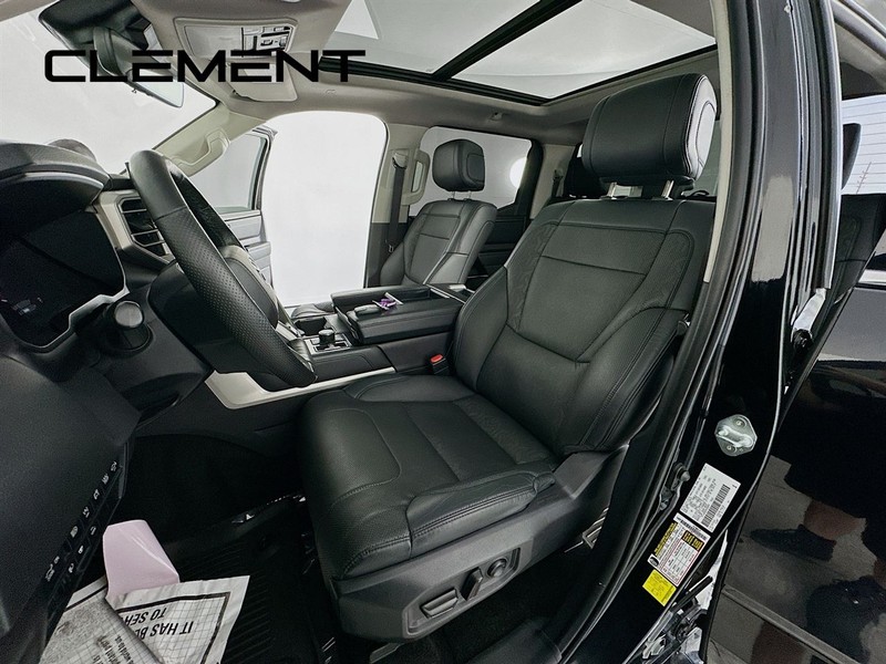 Toyota Tundra 4WD Vehicle Full-screen Gallery Image 30