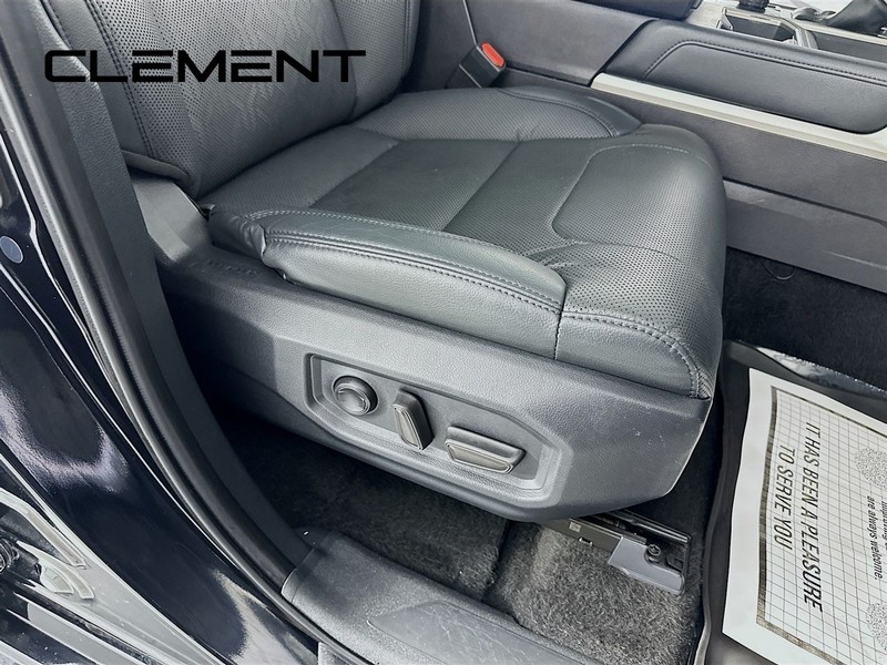 Toyota Tundra 4WD Vehicle Full-screen Gallery Image 33