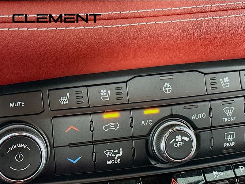 Dodge Durango Vehicle Full-screen Gallery Image 23