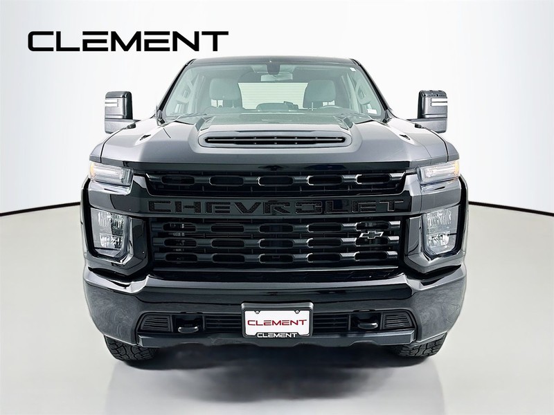 Chevrolet Silverado 2500HD Vehicle Full-screen Gallery Image 3
