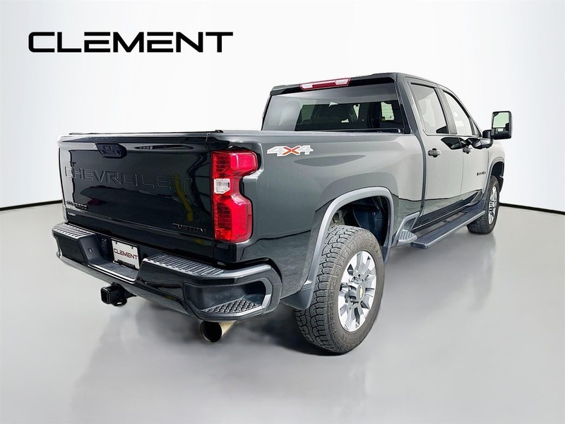 Chevrolet Silverado 2500HD Vehicle Full-screen Gallery Image 7