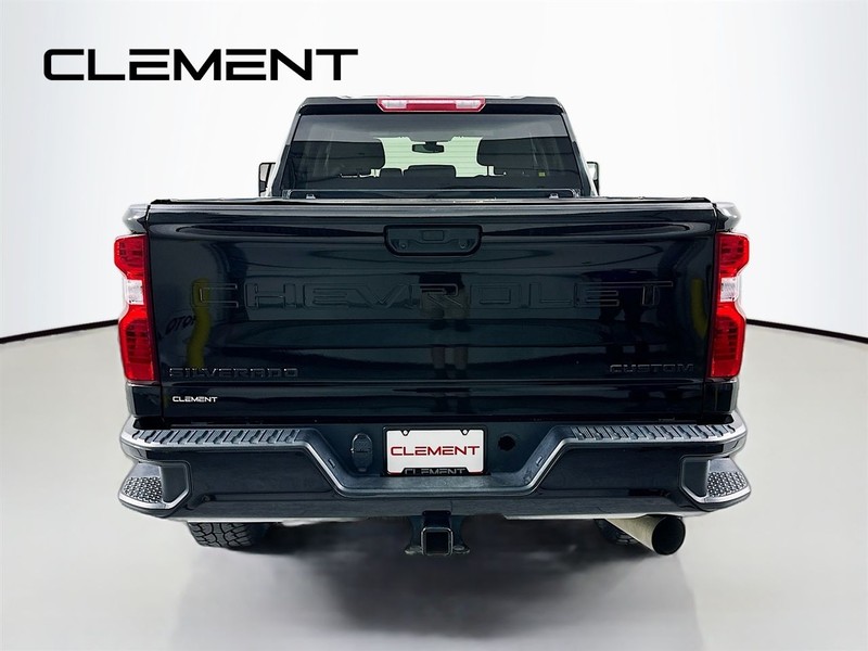 Chevrolet Silverado 2500HD Vehicle Full-screen Gallery Image 8