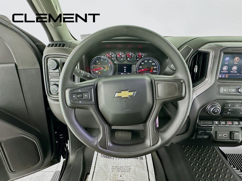 Chevrolet Silverado 2500HD Vehicle Full-screen Gallery Image 15
