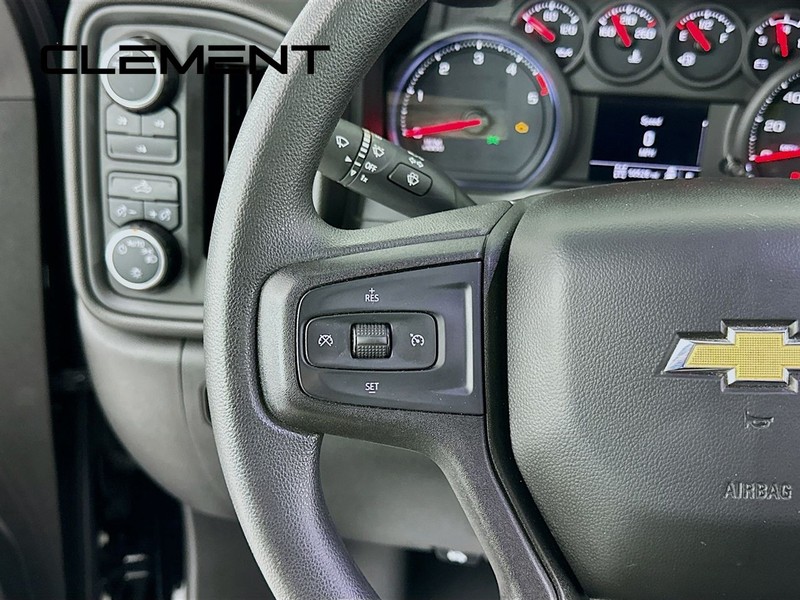 Chevrolet Silverado 2500HD Vehicle Full-screen Gallery Image 16