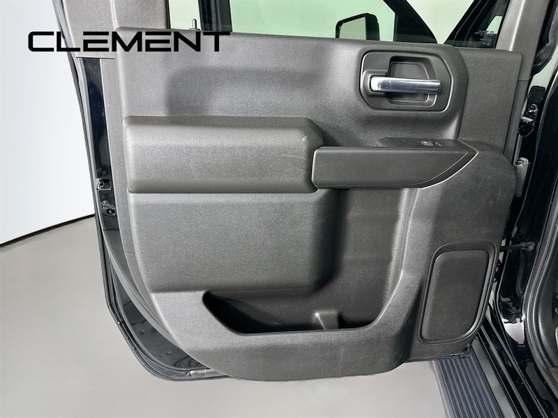 Chevrolet Silverado 2500HD Vehicle Full-screen Gallery Image 28