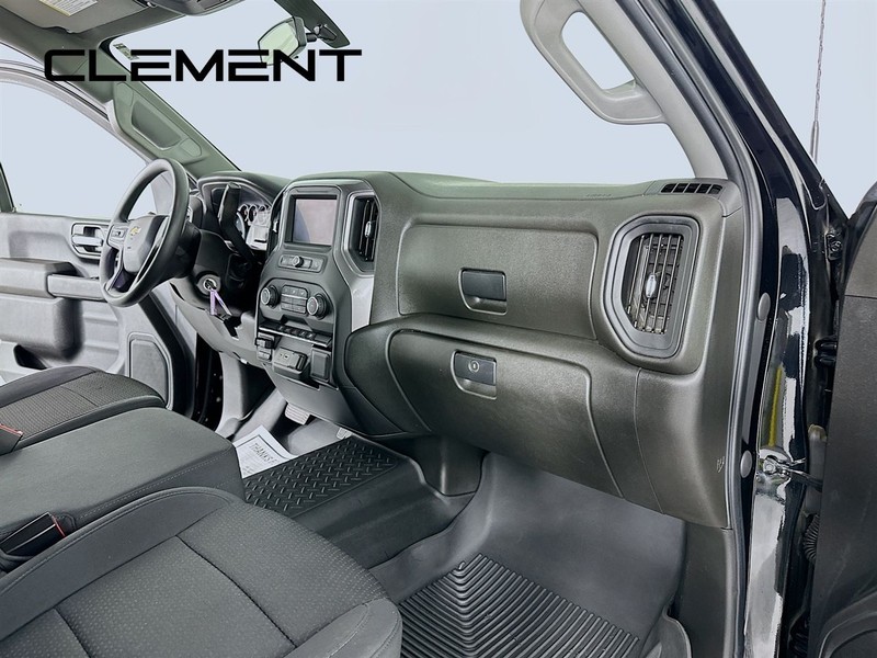 Chevrolet Silverado 2500HD Vehicle Full-screen Gallery Image 31
