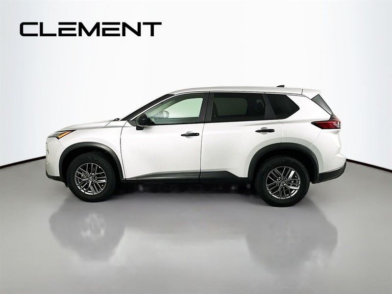Nissan Rogue Vehicle Full-screen Gallery Image 6