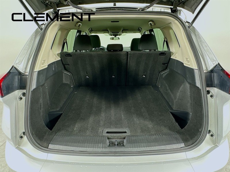Nissan Rogue Vehicle Full-screen Gallery Image 11