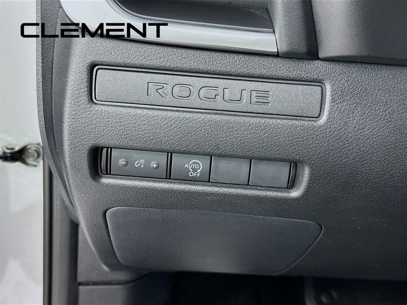 Nissan Rogue Vehicle Full-screen Gallery Image 14