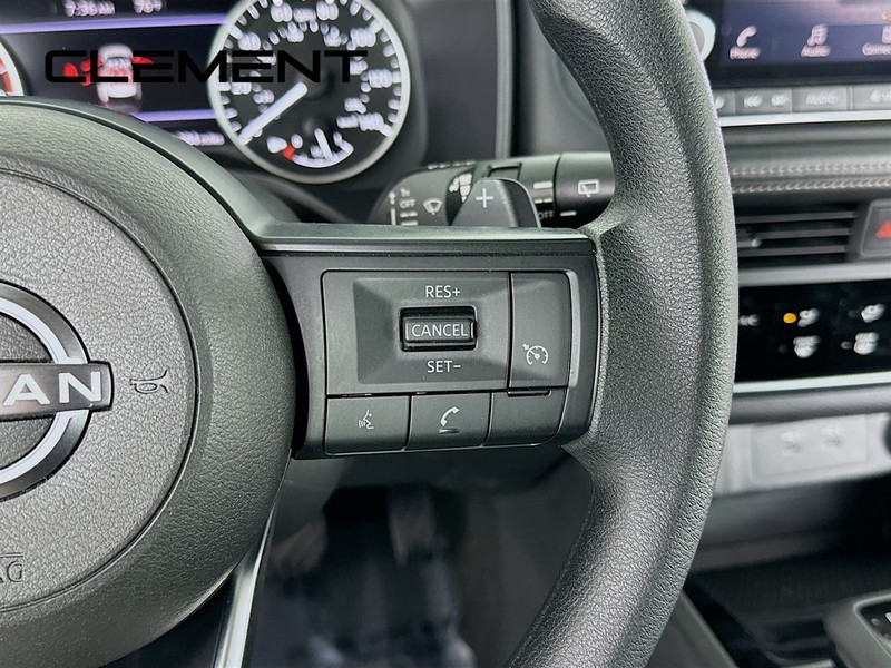 Nissan Rogue Vehicle Full-screen Gallery Image 17