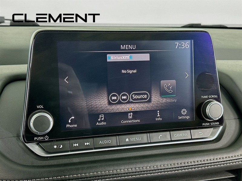 Nissan Rogue Vehicle Full-screen Gallery Image 19