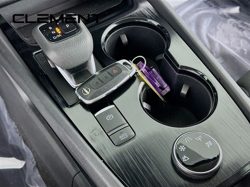 Nissan Rogue Vehicle Full-screen Gallery Image 23