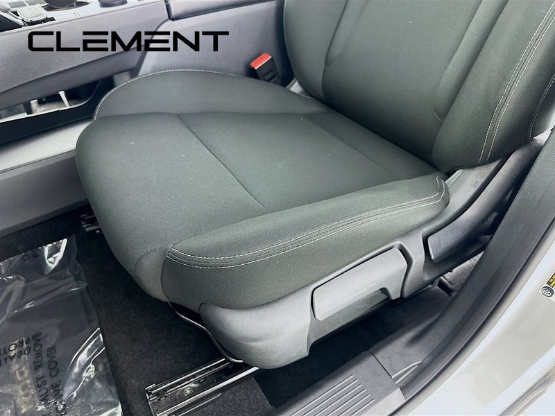 Nissan Rogue Vehicle Full-screen Gallery Image 27