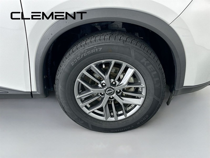 Nissan Rogue Vehicle Full-screen Gallery Image 34