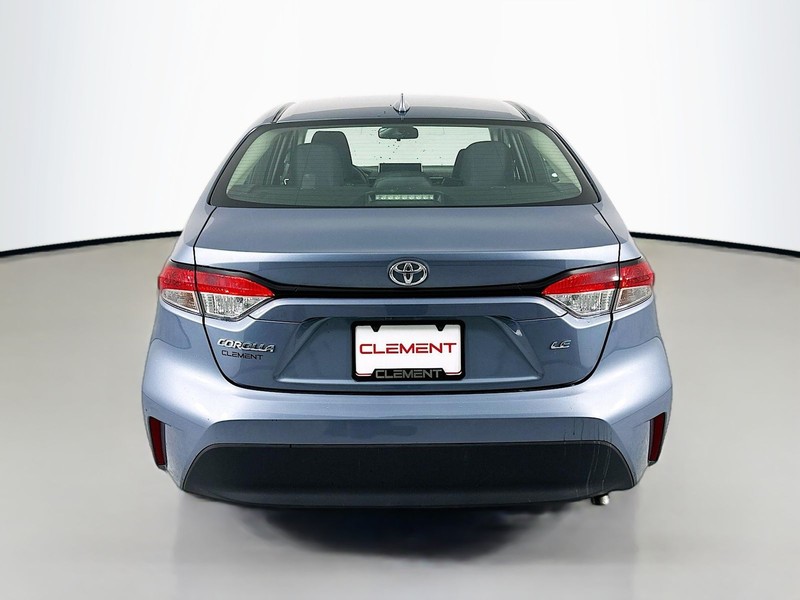 Toyota Corolla Vehicle Full-screen Gallery Image 6