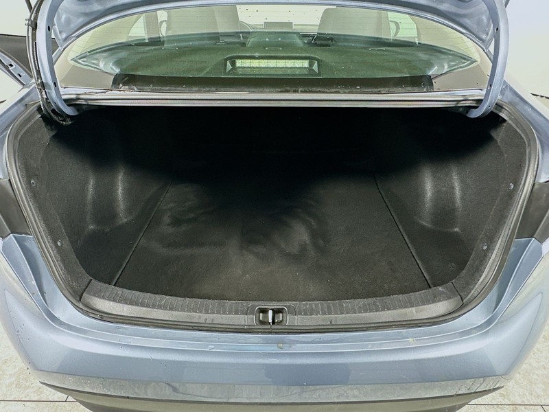 Toyota Corolla Vehicle Full-screen Gallery Image 8