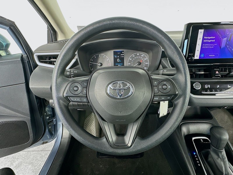 Toyota Corolla Vehicle Full-screen Gallery Image 11