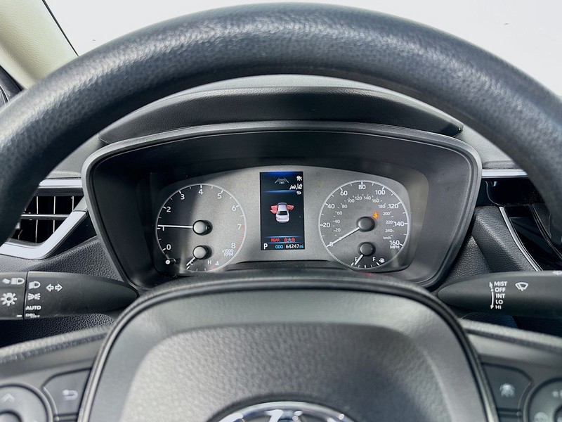 Toyota Corolla Vehicle Full-screen Gallery Image 14