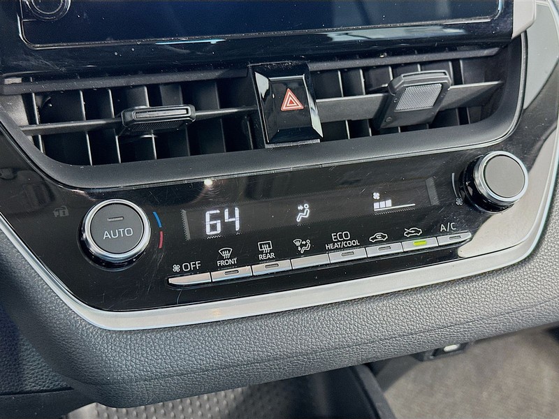 Toyota Corolla Vehicle Full-screen Gallery Image 17