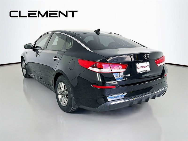 Kia Optima Vehicle Image 10