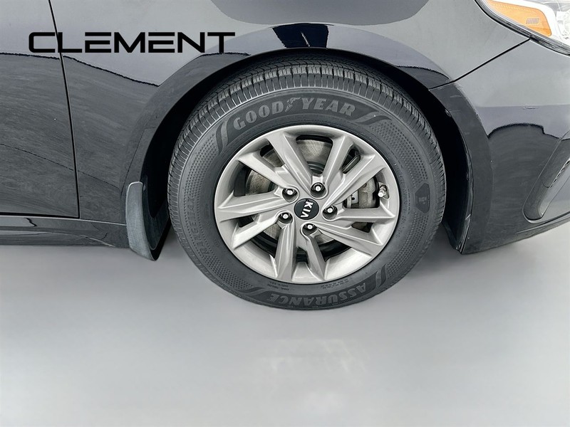 Kia Optima Vehicle Image 34