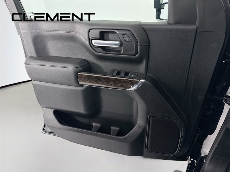 GMC Sierra 1500 Vehicle Full-screen Gallery Image 26