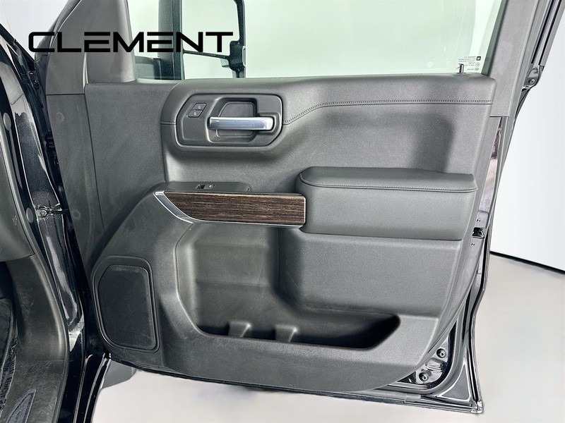 GMC Sierra 1500 Vehicle Full-screen Gallery Image 33