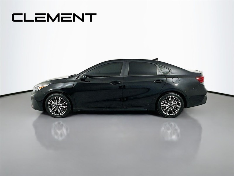 Kia Forte Vehicle Full-screen Gallery Image 6