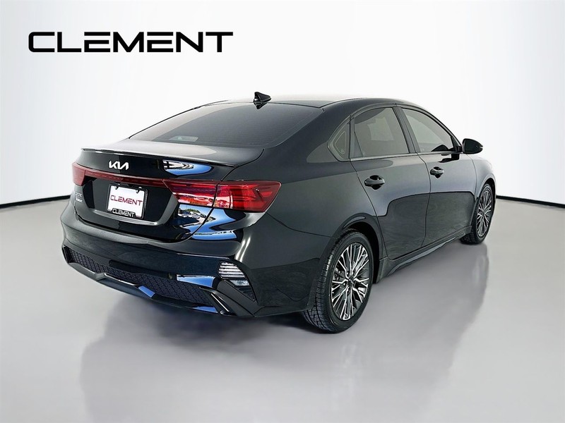 Kia Forte Vehicle Full-screen Gallery Image 7