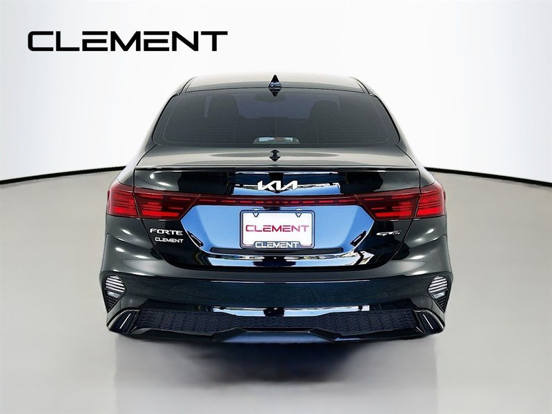 Kia Forte Vehicle Full-screen Gallery Image 8