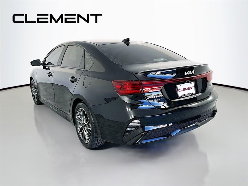 Kia Forte Vehicle Full-screen Gallery Image 10