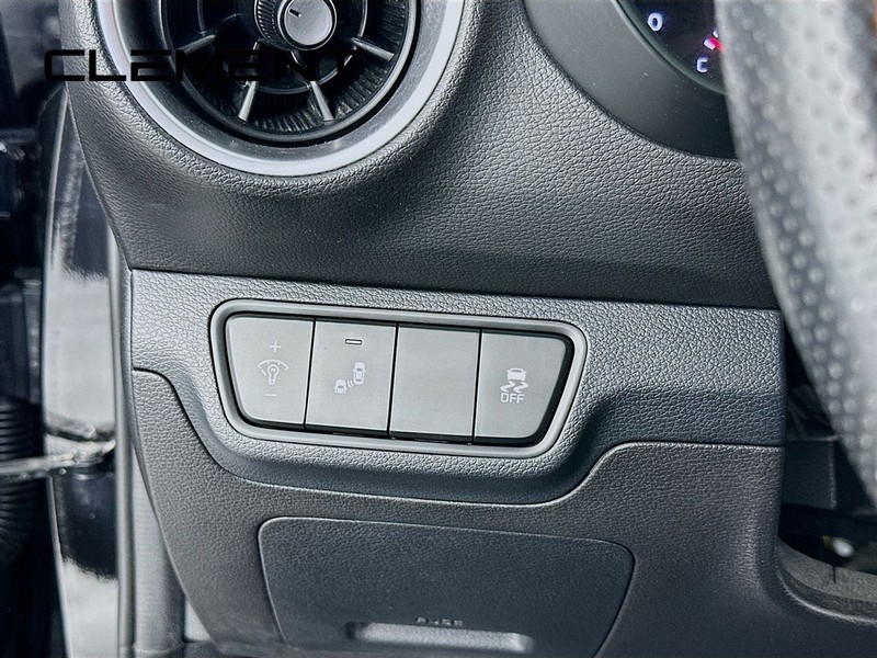 Kia Forte Vehicle Full-screen Gallery Image 14